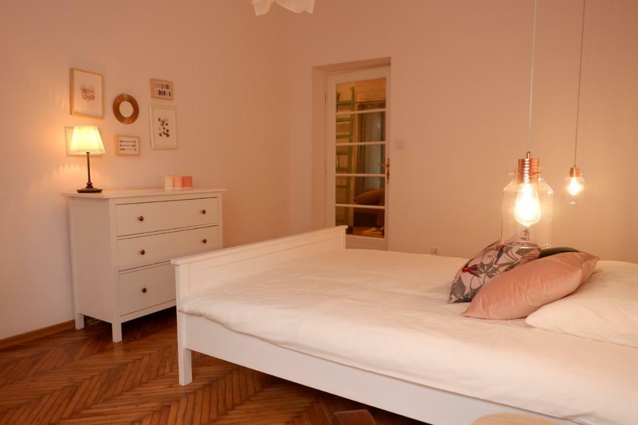 Singer Apartment Old Town Krakau Buitenkant foto